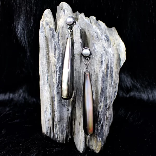 Aurora_5 Earrings Long Drops Sterling SIlver Gray Freshwater Pearl Black Mother-of-Pearl Rainbow Pearlescence