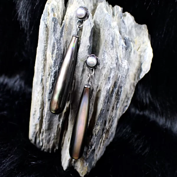 Aurora_7 Earrings Long Drops Sterling SIlver Gray Freshwater Pearl Black Mother-of-Pearl Rainbow Pearlescence