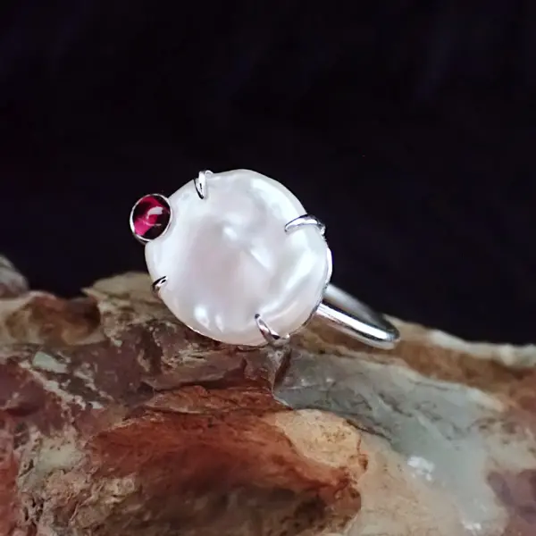 Ring natural freshwater keishi pearl Rhodolite Garnet minimalist design handmade