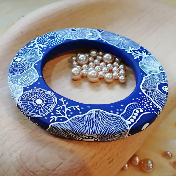 VENight_12 Art bangle nature inspired organic form double-sided continuous artwork handcrafted polymer clay contemporary wearable