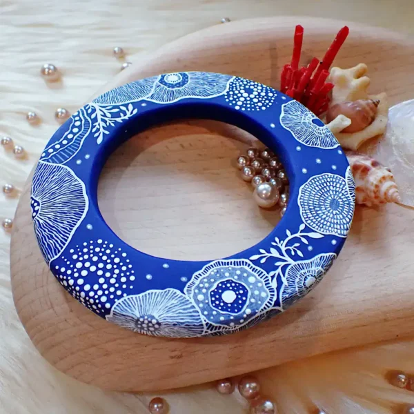 VENight_8 Art bangle nature inspired organic form double-sided continuous artwork handcrafted polymer clay contemporary wearable